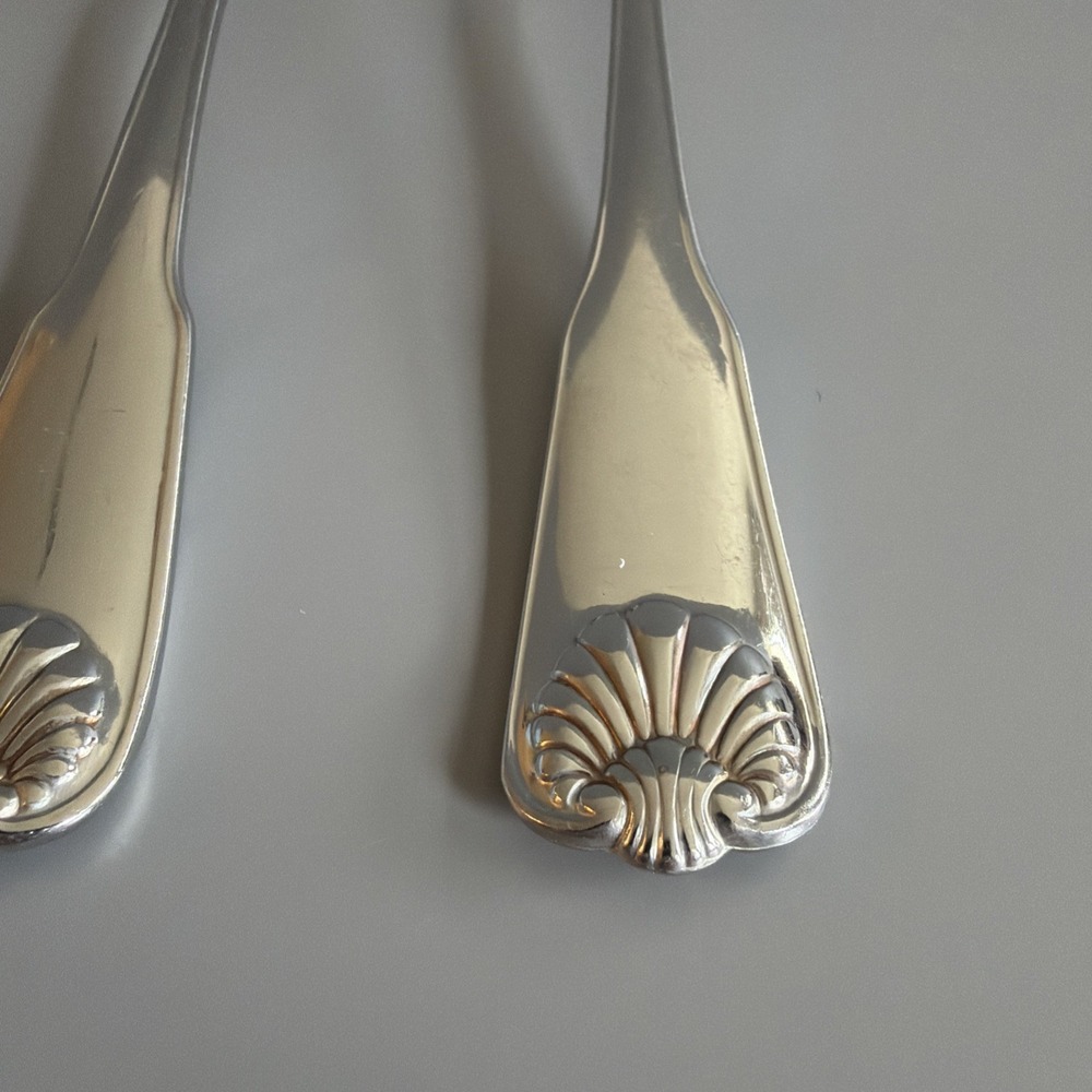 Set of 2 Oneida Deluxe "Tudor" Stainless Tablespoon/Dinner Spoon Discontinued - Picture 2 of 8